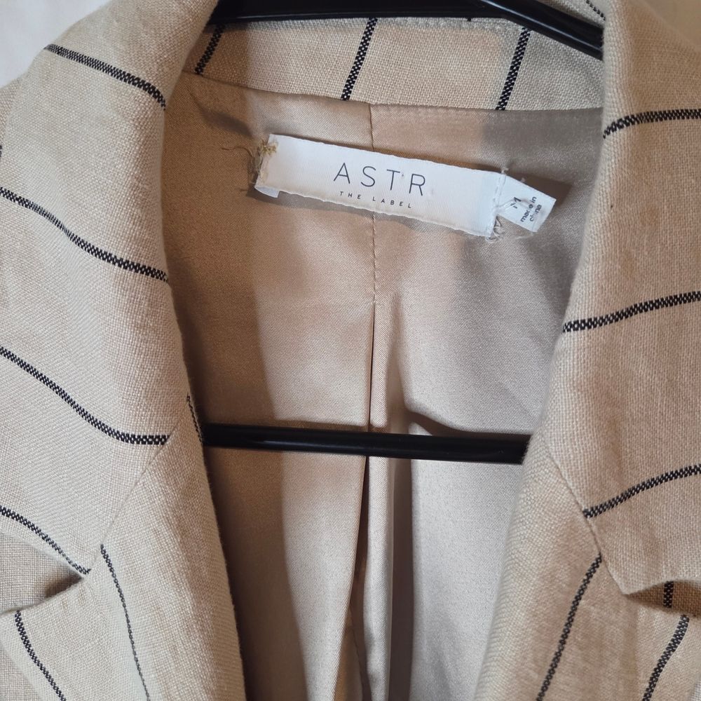ASTR Linen Blend Cropped Blazer Womens Medium Beige Striped Lightweight Jacket - Picture 7 of 9